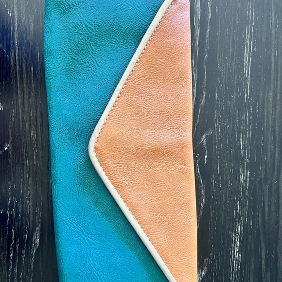 Big Buddha Santa Barbara green and tan clutch or shoulder purse with chain - Picture 7 of 9